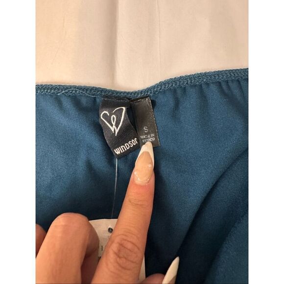 Windsor Teal Cutout Twist Long Sleeve Crop Top Women’s Size Small - Picture 7 of 8